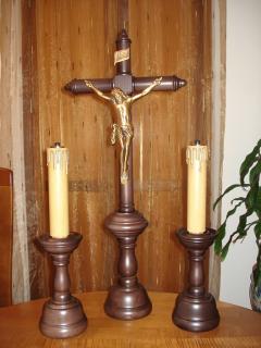 Casticais de Altar com Crucifixo