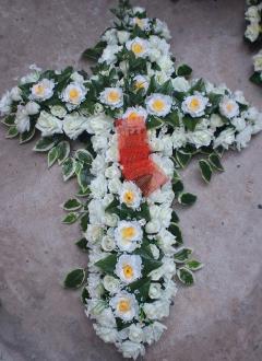 Cruz de flores Artificiais